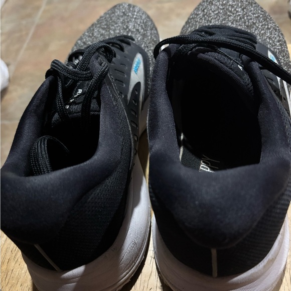 Brooks Range 2 Black and Gray Running Shoes